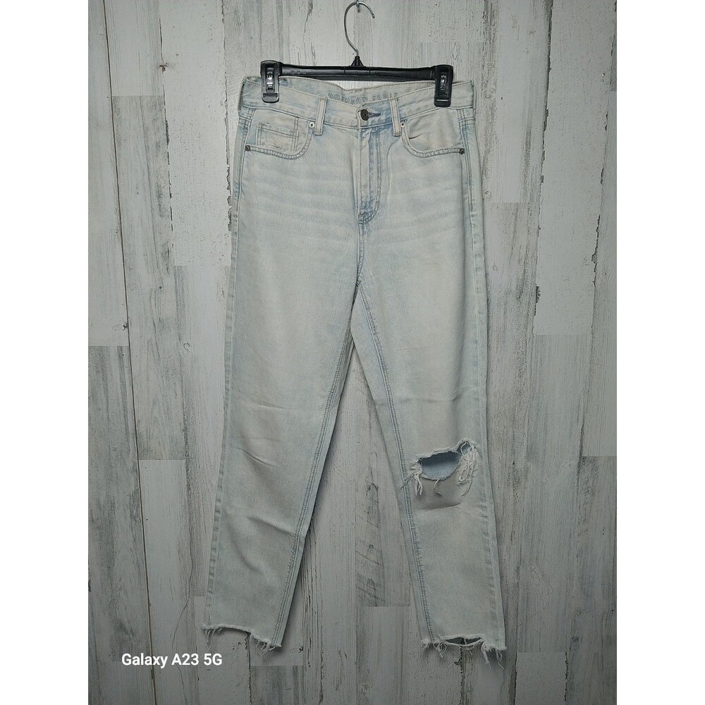 American Eagle Light Wash Distressed Size 4 Mom Jean